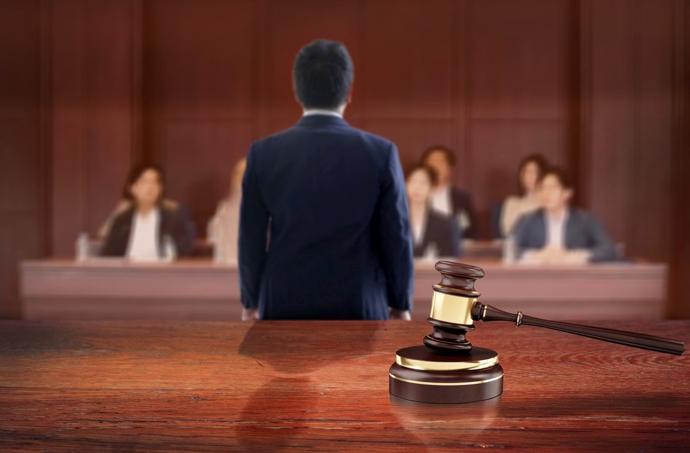 criminal lawyer addressing a jury